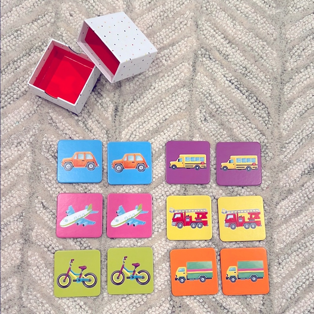 Montessori - Lovevery - NEW - Things That Move Memory Game